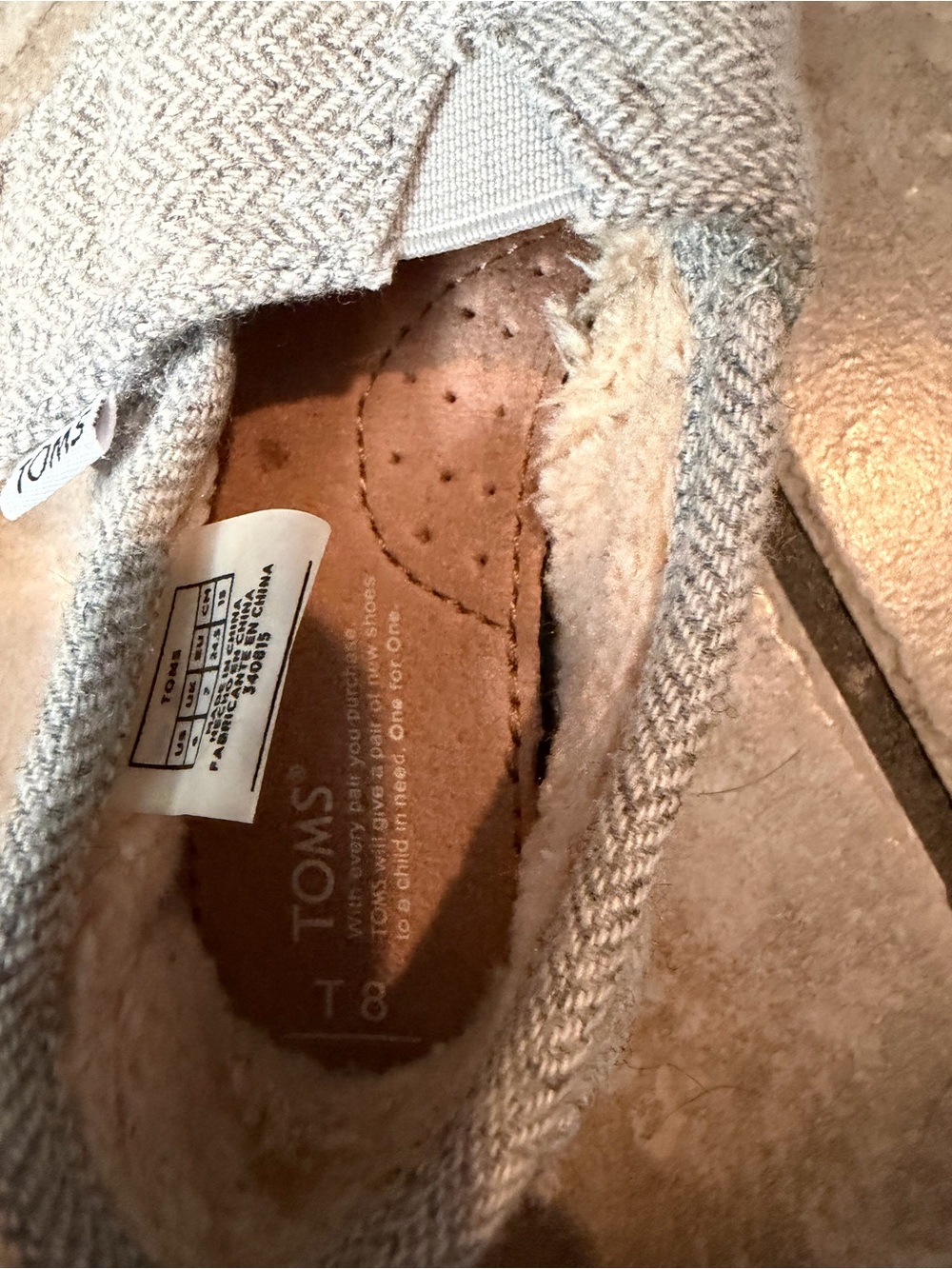 TOMS Kids Light Gray Knit Slip-On Slippers - Picture 6 of 9